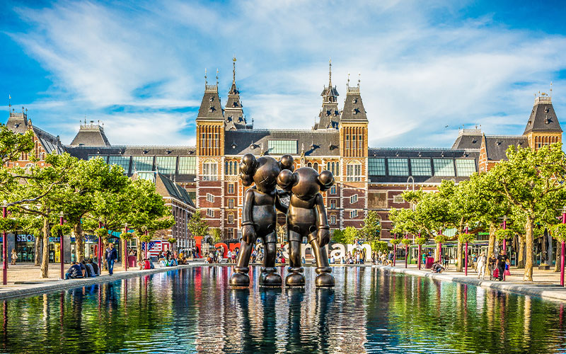 2-KAWS-cartoon-mouse-character-sculpture-in-front-of-the-Rijksmuseum 2-KAWS-cartoon-mouse-character-sculpture-in-front-of-the-Rijksmuseum