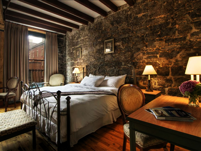 AUBERGE DU VIEUX-PORT Hotel, Montreal, Canada