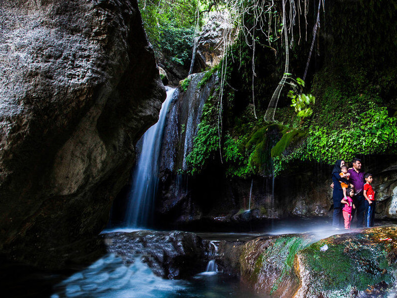 Tang-e Tamoradi Waterfall