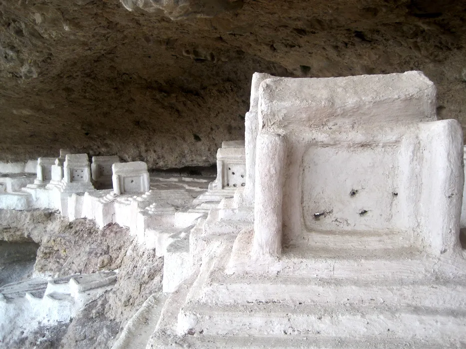 Haftad Molla Historical Cemetery