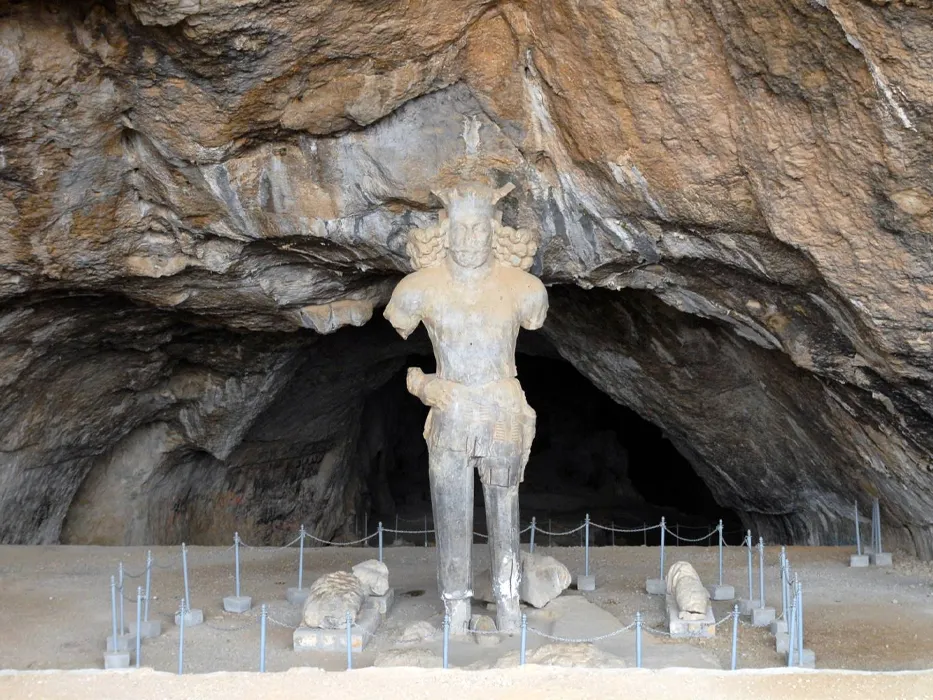 Shapur Cave