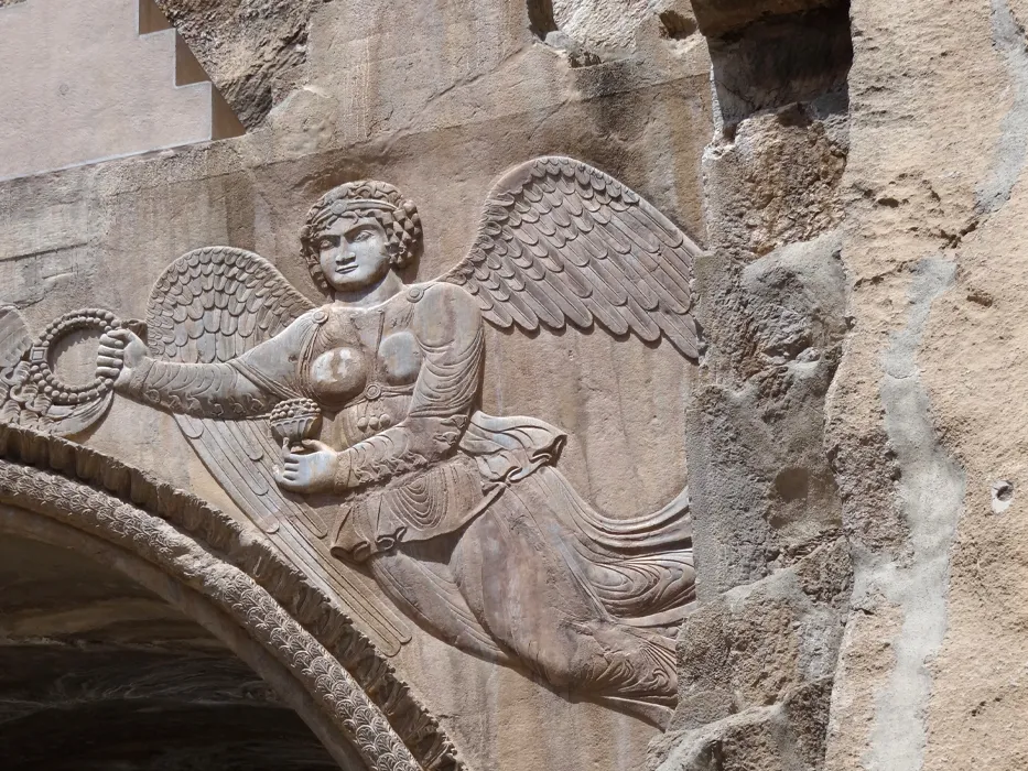 Taq-e Bostan