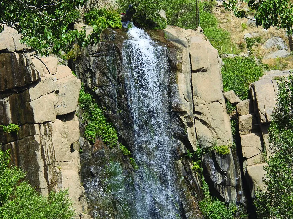 Ganjnameh Waterfall