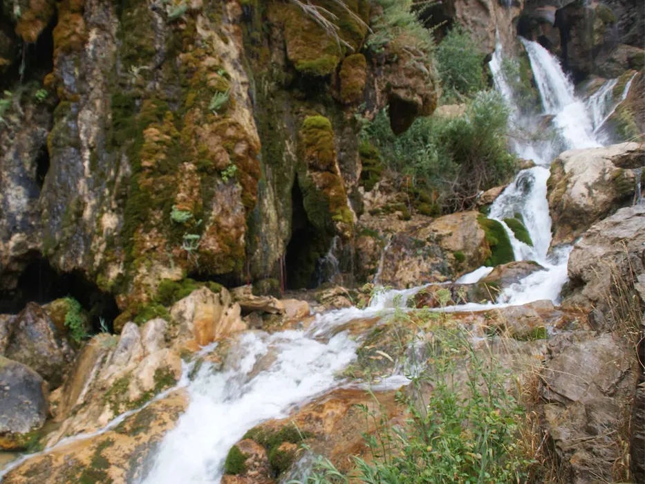 Pooneh Zar Waterfall
