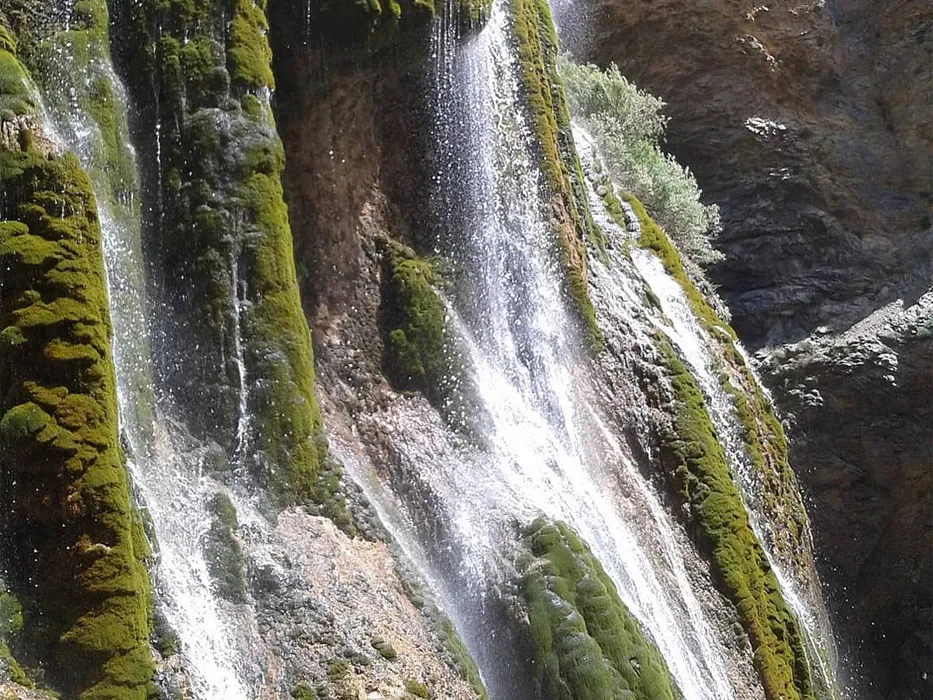 Pooneh Zar Waterfall
