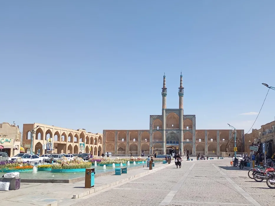 Amir Chakhmaq Square