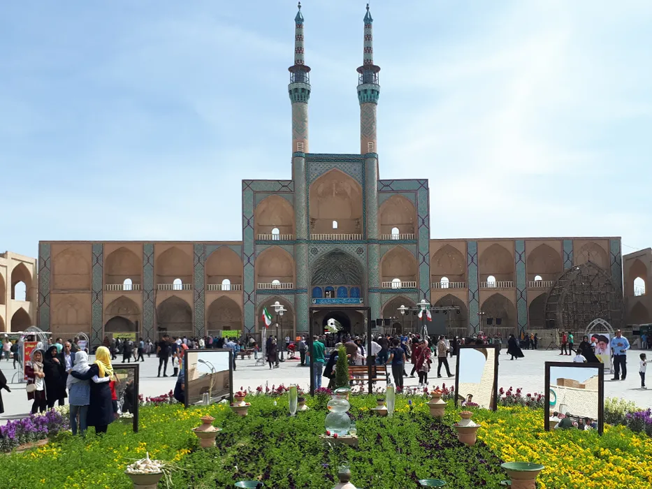 Amir Chakhmaq Square