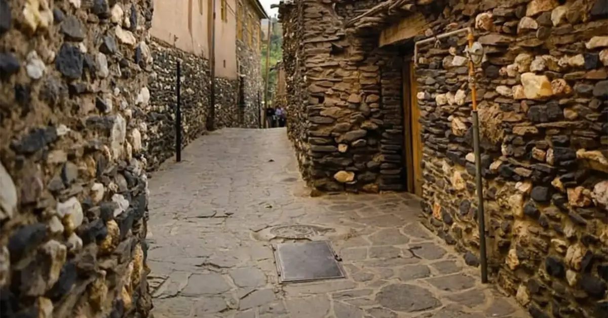 Varkaneh Village